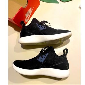 Nike Lunarepic - Suede - Black & White Size 6.5 Womens - Almost New Condition